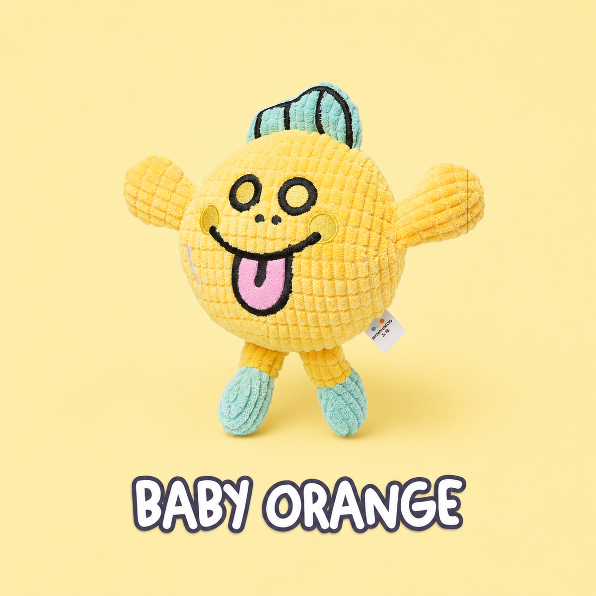 Squeaky pet toy that cleans teeth